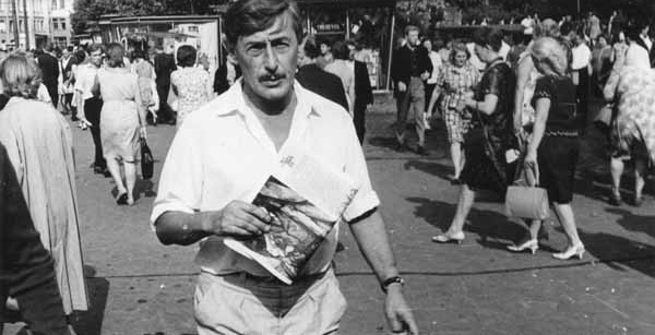 У бібліотеці ім. В. Некрасова експонується виставка «Андріївський узвіз у житті Віктора Некрасова»