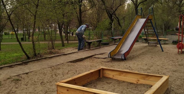 Комунальні служби продовжують виконувати роботи з ремонту та благоустрою балансових територій (фото)