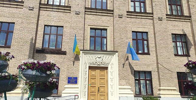 Подільська районна в місті Києві державна адміністрація долучилась до святкування  Дня кримськотатарського прапора