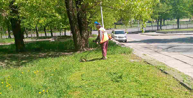 Комунальні служби продовжують виконувати роботи з ремонту та благоустрою балансових територій (фото)