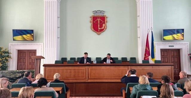 Виконувач обов'язків голови Подільської РДА Сергій Коваленко провів робочу нараду з питання створення безпечних умов навчання у закладах освіти