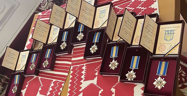 Виконувач обов'язків голови Подільської районної в місті Києві державної адміністрації Сергій Коваленко провів церемонію вручення державних нагород родинам загиблих захисників України