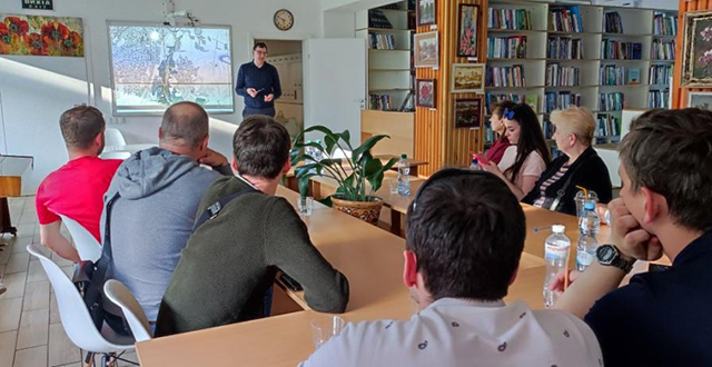 Лекція-екскурсія «Від хуторів до великого житлового масиву. Історія мікрорайону Нивки»