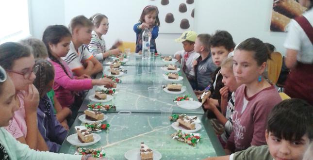 Діти-сироти та діти, позбавлені батьківського піклування, відвідали фабрику “Рошен» (фото)