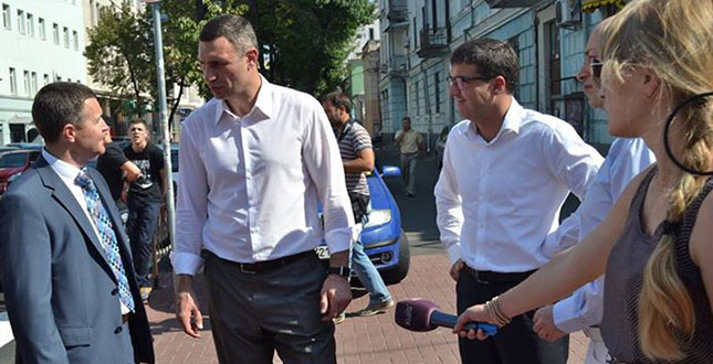 Віталій Кличко проінспектував вул. Братську і проспект Перемоги після капремонту: «Наше завдання – щоб у такому стані були всі інші вулиці міста»(фото)