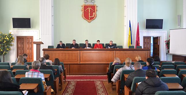 У Подільській РДА обговорили правила безпечного використання балонів зрідженого вуглеводневого газу в закладах громадського харчування та на автомобільних газових заправних пунктах