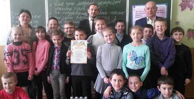 Подільські учні отримали нагороди за участь у міському конкурсі малюнка (фото)