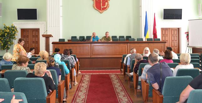 Питання підготовки житлових будинків до роботи в осінньо-зимовий період обговорили з керінвиками ОСББ, ЖБК та відомчих будинків району (фото)